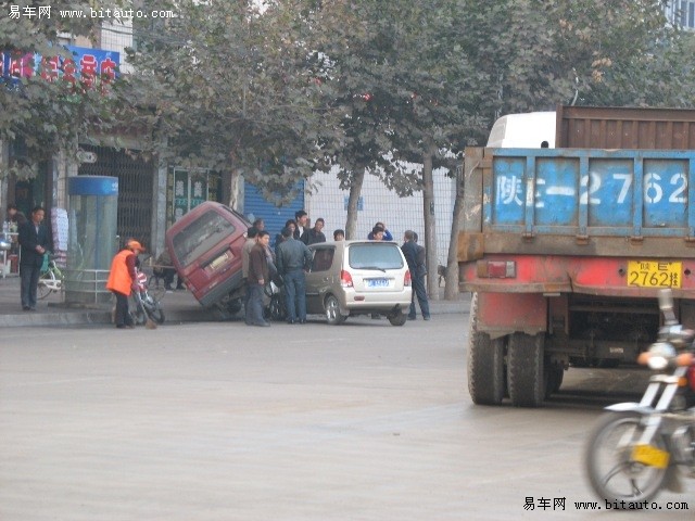 福莱尔车祸现场高清图片