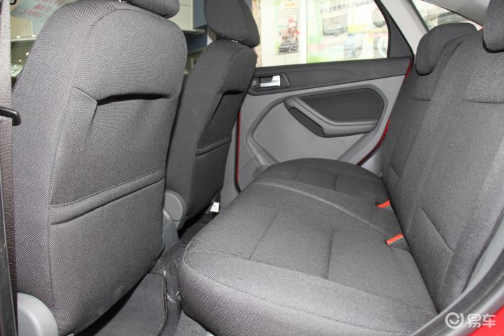 【福克斯两厢 2.0AT 运动型新福克斯内饰图片