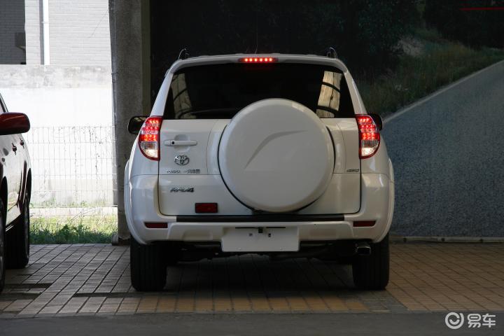 【一汽丰田RAV4 2.0L 豪华版 AT正车尾图片】