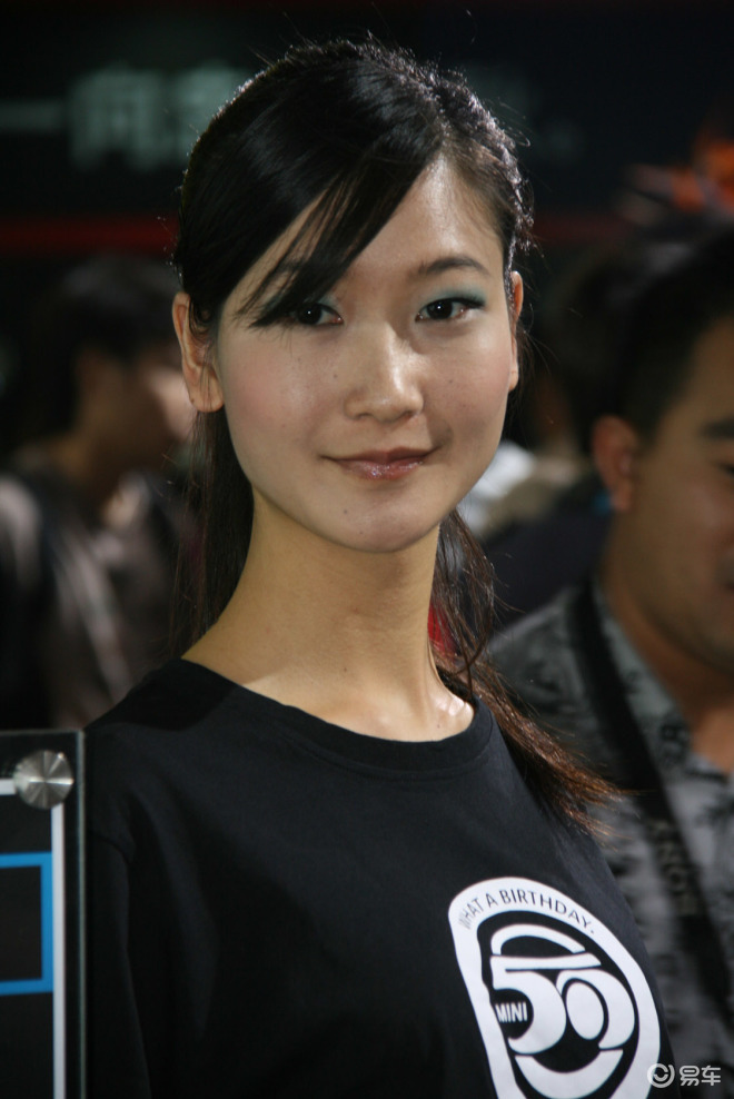 MINI SOHO车模吴佩慈图片