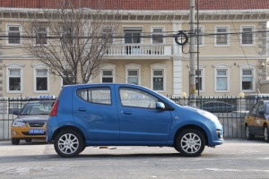 奥拓正侧（车头向右）