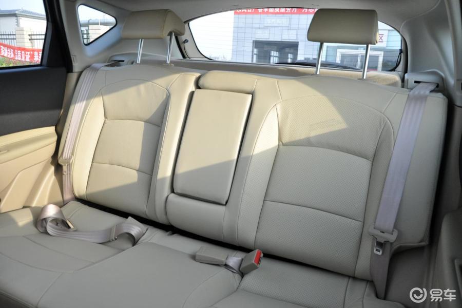 【逍客2012款2.0 XV 雷 CVT 2WD后排座椅汽