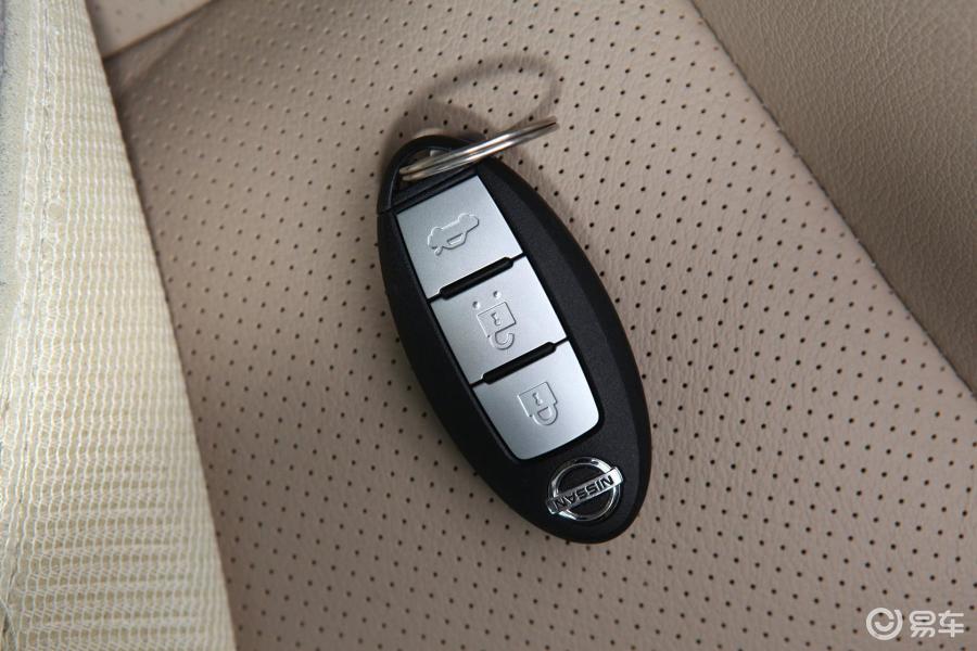 【天籁2013款2.5xl navi-tech 智享版钥匙汽车图片-】