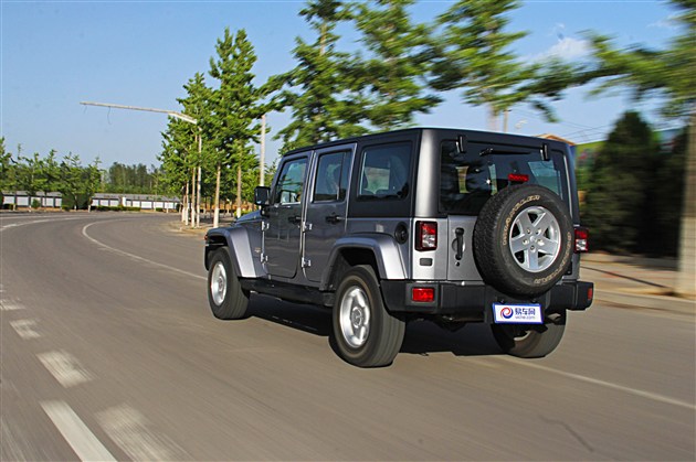 jeep北京现车牧马人最高优惠12万元销售全国