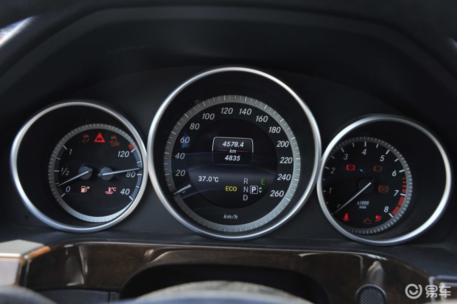【奔驰e级2015款e 260 l 豪华型 运动轿车仪表盘背光显示汽车图片