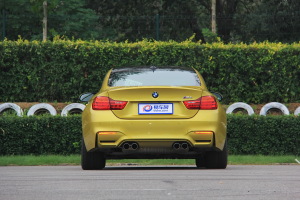 宝马M4正车尾