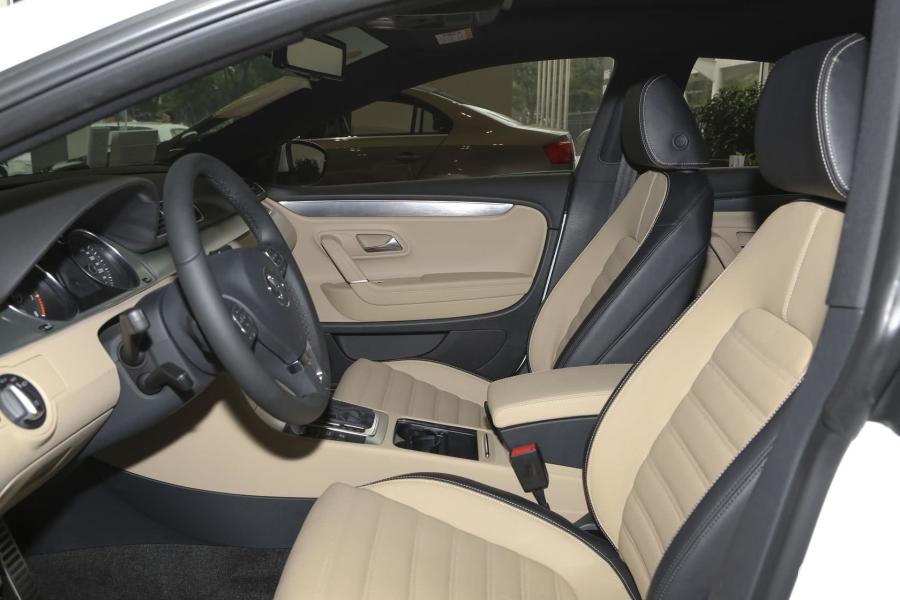 【大众CC2015款1.8T 双离合 尊贵型前排空间