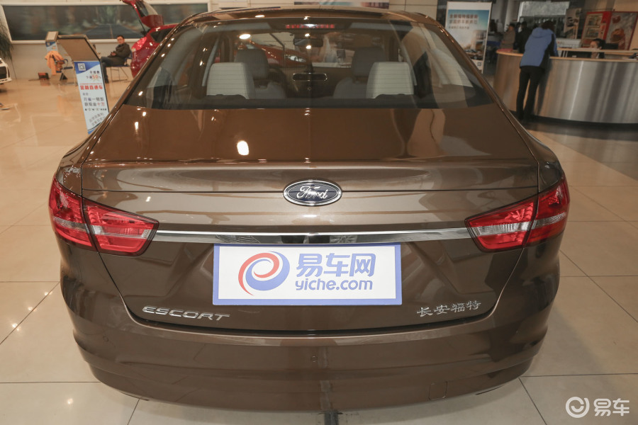 【福睿斯2015款1.5L 手动时尚型正车尾汽车图