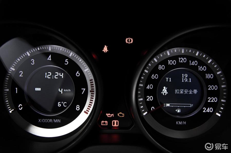 【奔腾x802015款2.0l 自动 豪华型仪表盘背光显示汽车