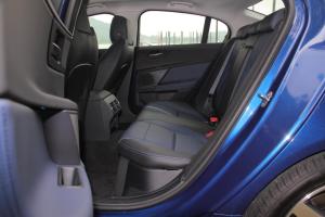 捷豹XE后排空间