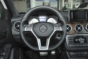 奔驰GLA级方向盘