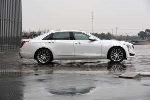 凯迪拉克CT6正侧（车头向右）