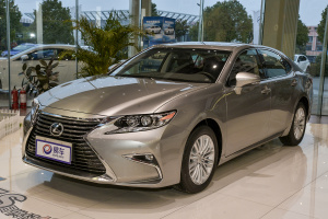 雷克萨斯ES前45度（车头向左）