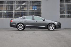 君越正侧（车头向右）