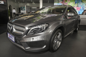 奔驰GLA级前45度（车头向左）