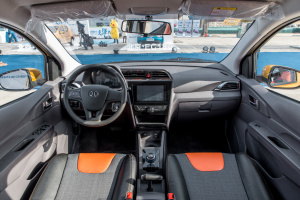 EC系列完整内饰（中间位置）