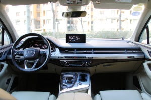 奥迪Q7完整内饰（中间位置）