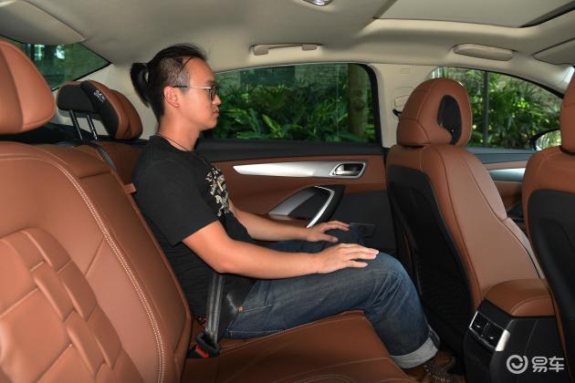 空间 后排空间体验