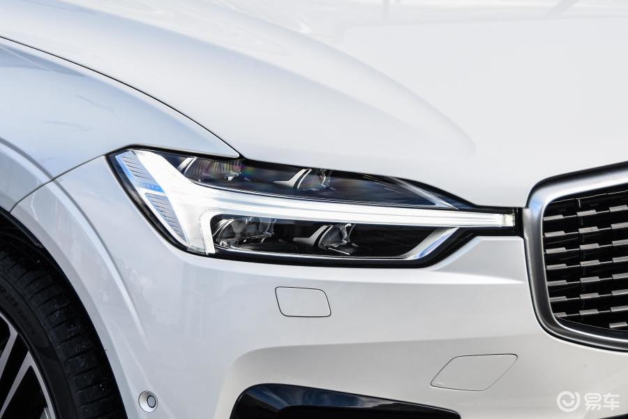 【沃尔沃XC602018款T8 AWD大灯侧45度俯拍