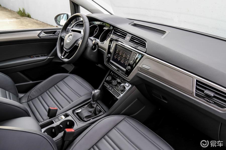 【途安l2018款280tsi 双离合 拓界版 7座内饰全景副驾驶员方向汽车