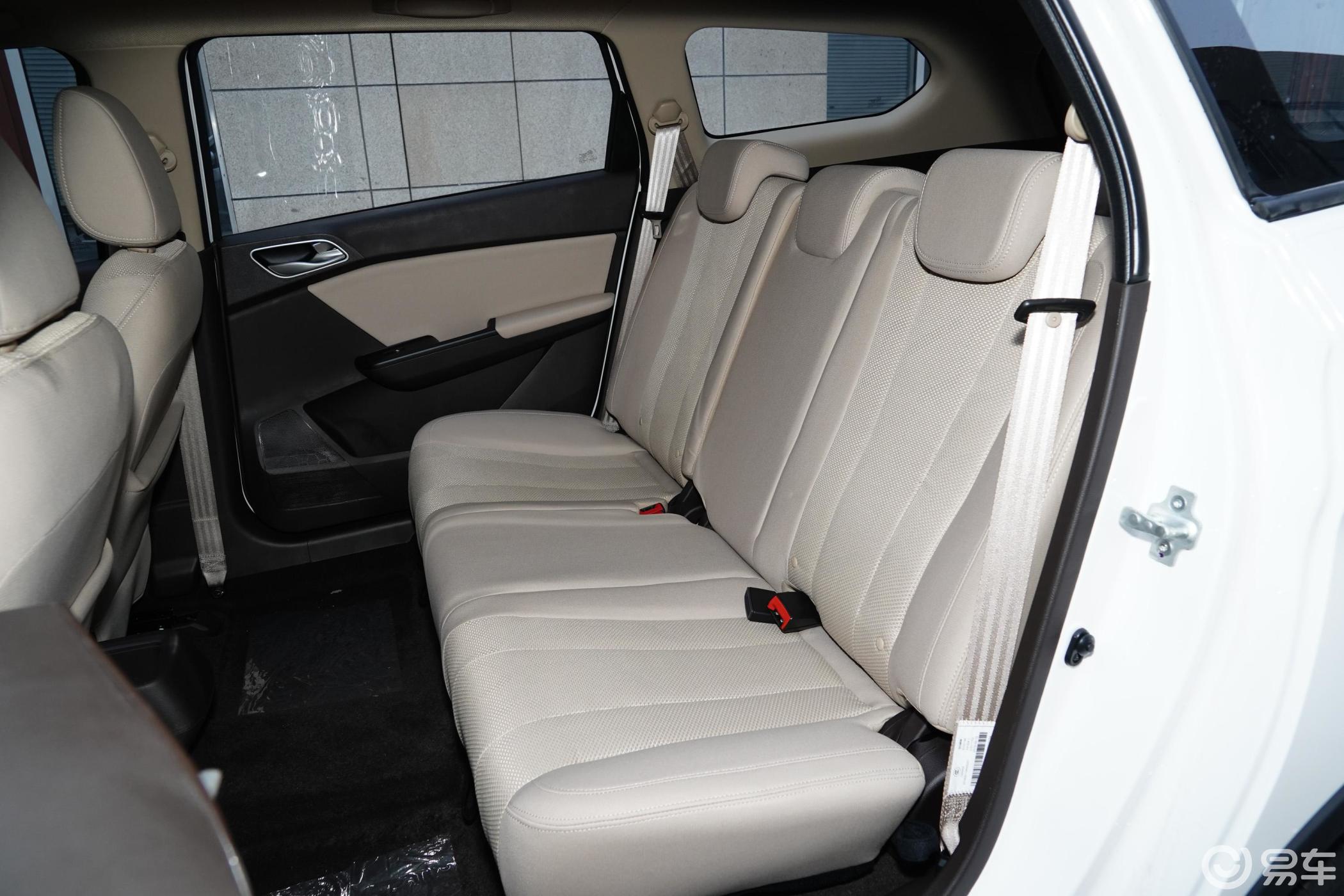 【宝骏310w2017款1.5l 手动 舒适型 国vi后排座椅汽车