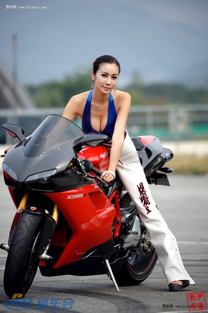 香车美女图片
