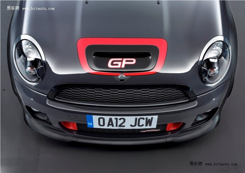 mini john cooper works gp的卓越性能来自专属的动力传动系统,以及