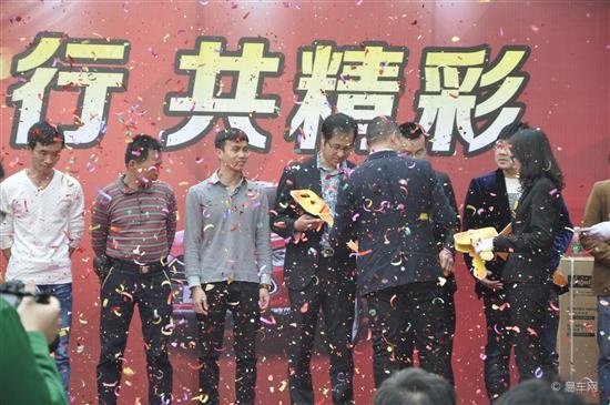 跟但是相近的词'' 比如:你好你们消费二千元但是