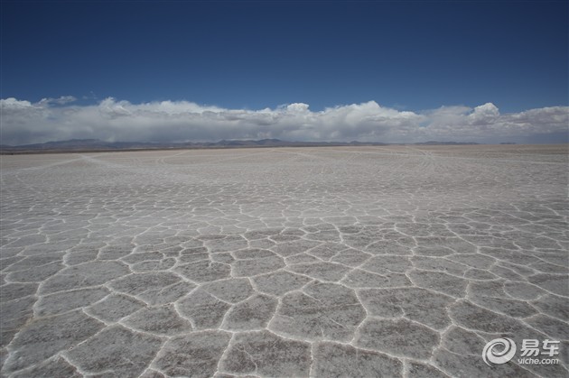玻利维亚乌尤尼:天空之镜破碎难重圆|盐湖|盐粒