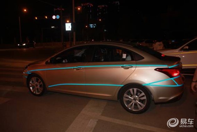 【图文】艾瑞泽5荧光夜跑吸睛 奇瑞凭颜值炫舞