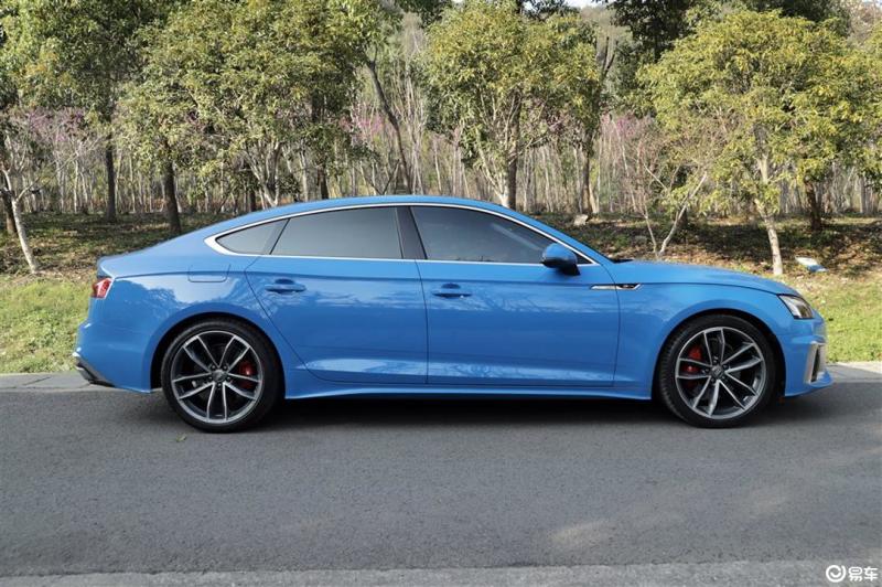 奥迪a5 2021款 sportback 45tfsi quattro 臻选动感型