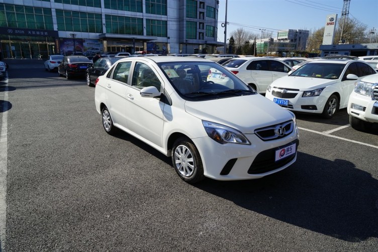 d20 2015款 三厢 1.3l 手动 乐天版