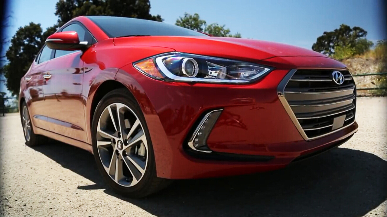 2017款现代伊兰特大胆六边格栅设计