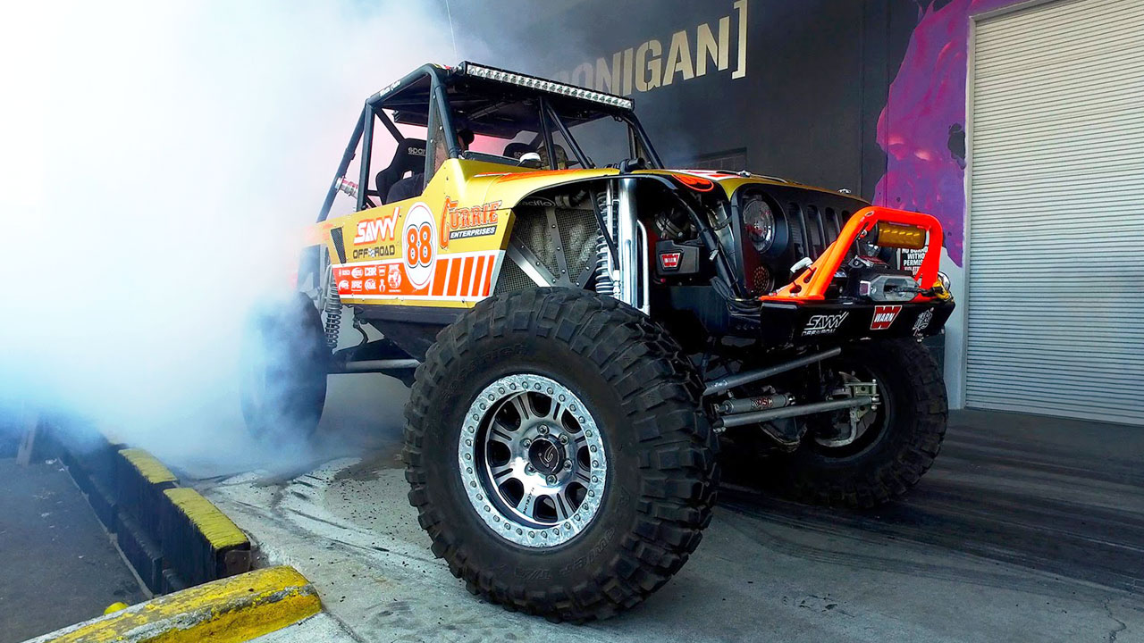 大脚怪兽改装版jeep牧马人原地烧胎