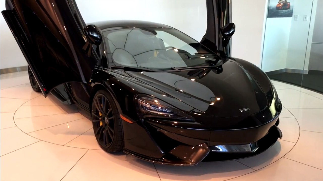 2017款迈凯伦570s霸气玛瑙黑车身实拍