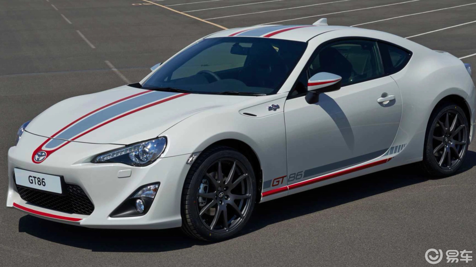 "平民跑车"丰田86即将换新登场