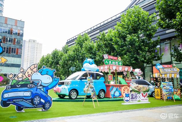 五菱x盒马快闪店萌动上海宏光miniev潮变盒马专车