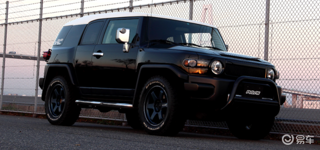 改装te37轮毂的丰田fj酷路泽               