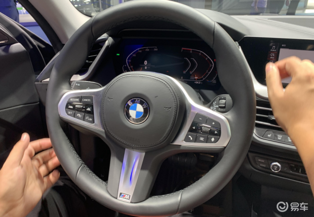宝马2系方向盘