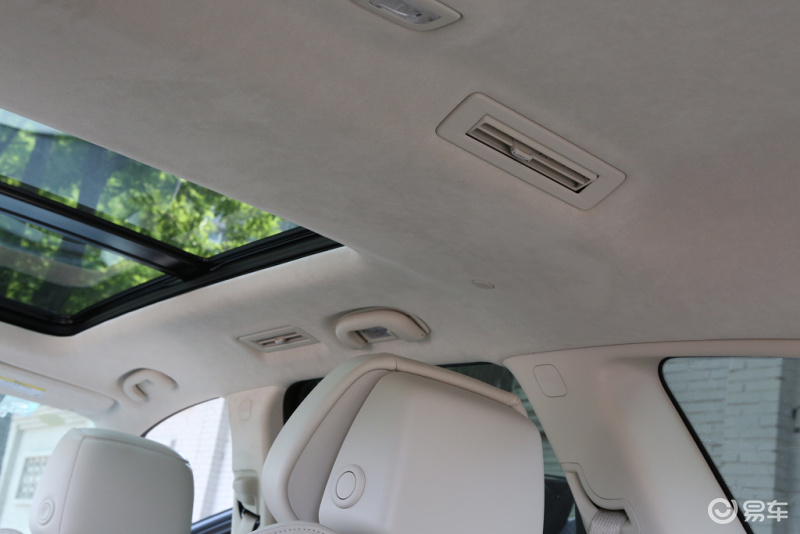 并且头枕还可以单独放倒,如果不坐人又懒得放倒座椅,单独放下头枕也不