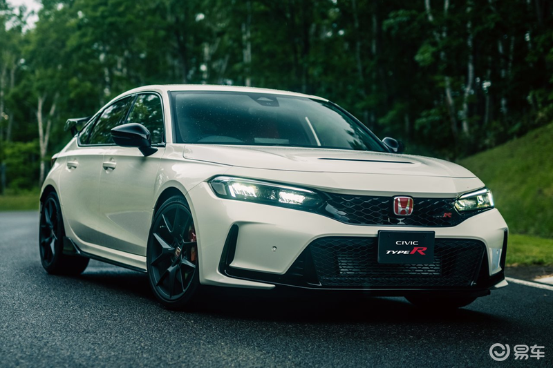 新车将会沿用上一代fk8思域type r的2.0t发动机,不过本田并未公布