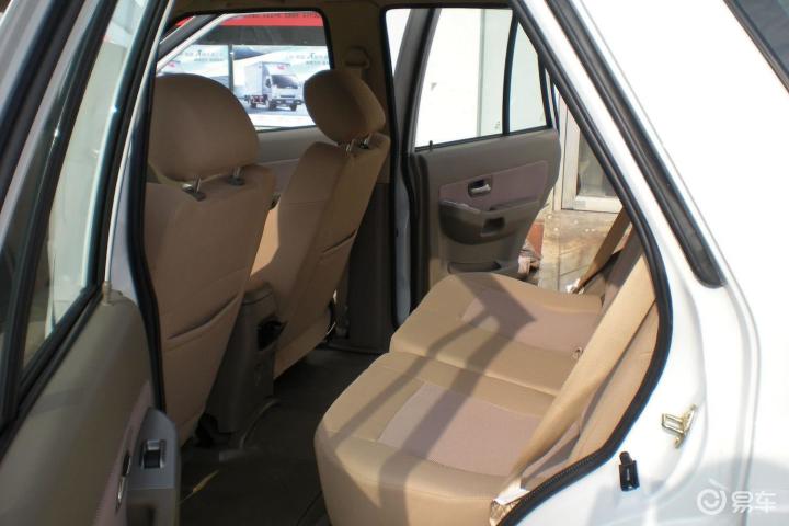 陆风x6 新饰力标准 4*2陆风x6内部空间