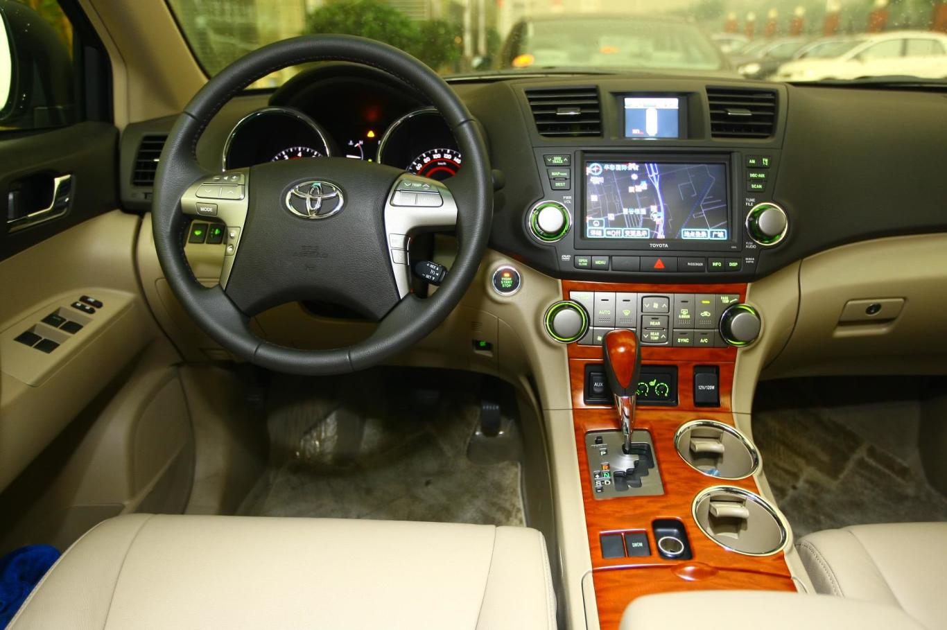 汉兰达2.7l 至尊版内饰