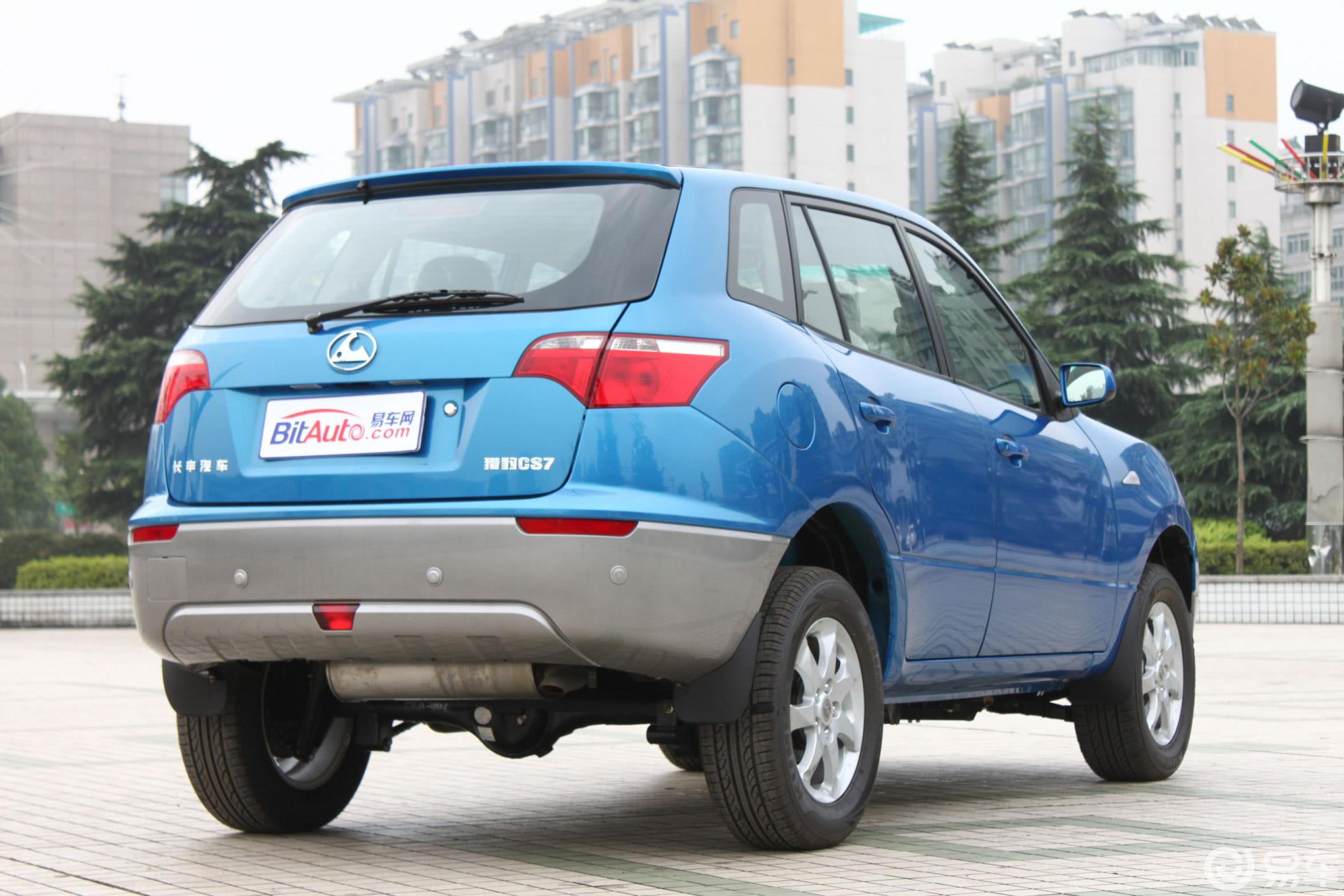 【猎豹cs72009款cfa6420ap 四驱舒适型侧后45度车头向右水平汽车图片