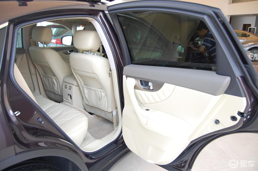 英菲尼迪fx35超越版内图