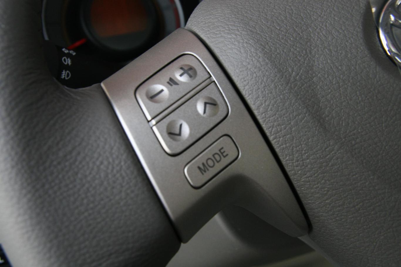 卡罗拉方向盘音响控制开关