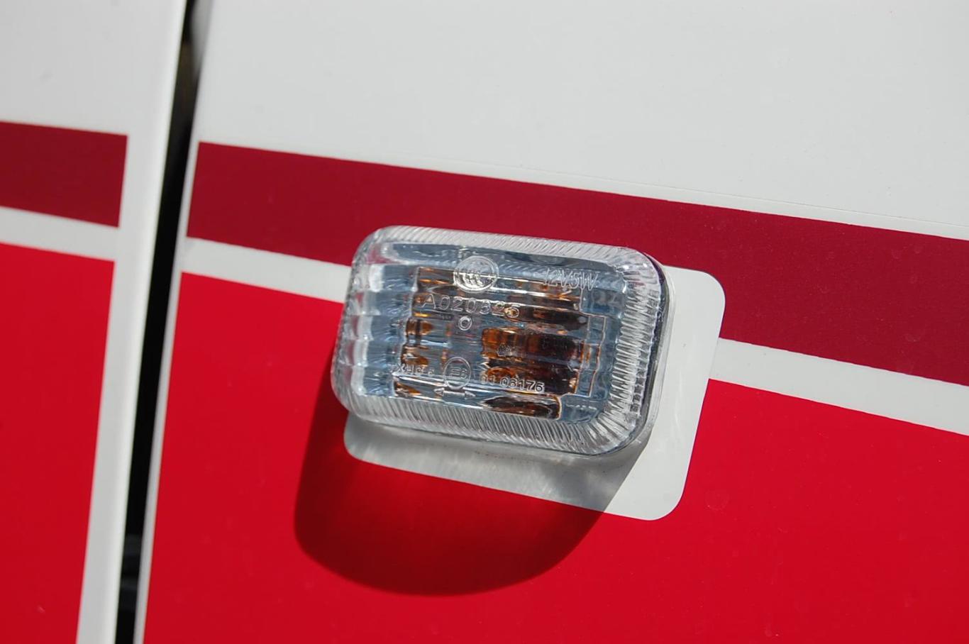 飞扬皮卡yzk1022eas 汽油四驱车侧转向灯