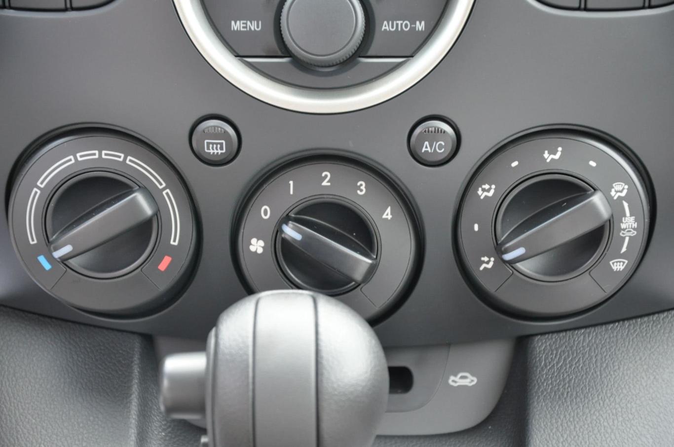 马自达2三厢 劲翔 时尚版 1.5at空调