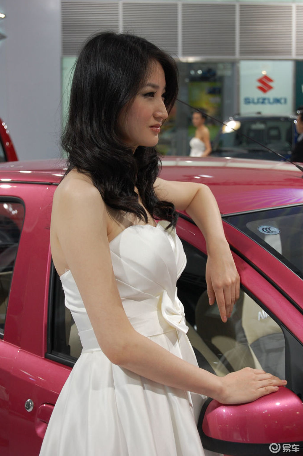 铃木细眼美女车模(13/25)