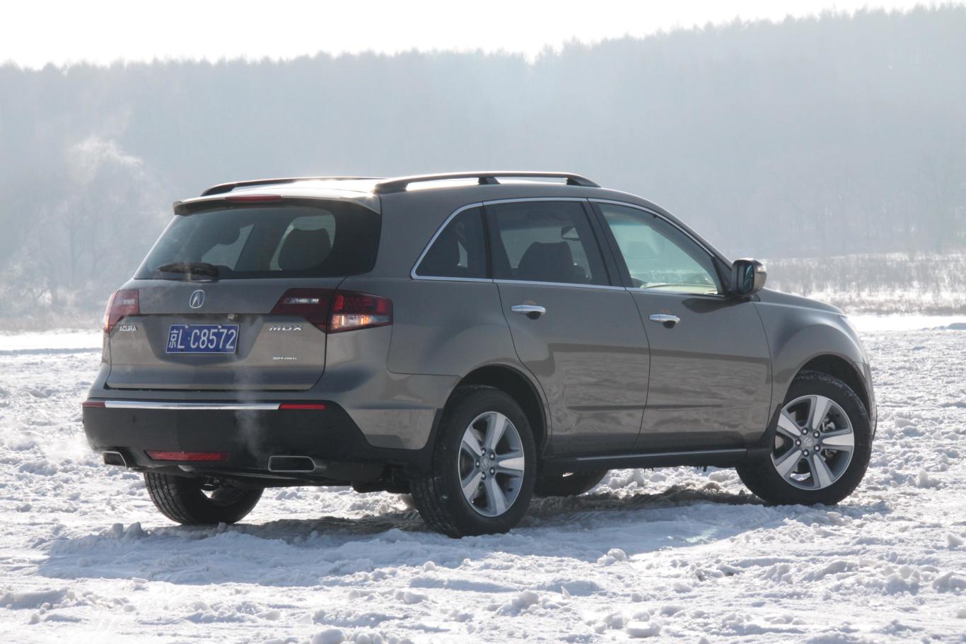 讴歌mdx舒适版外观